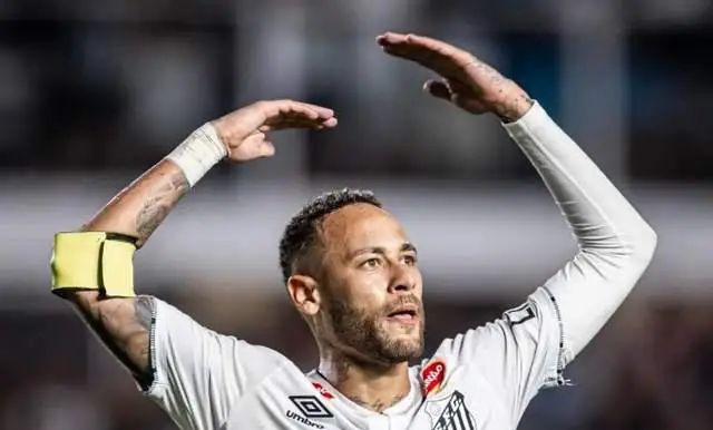 u8国际娱乐-内马尔在FPX比赛中败北，大胜引发热议！